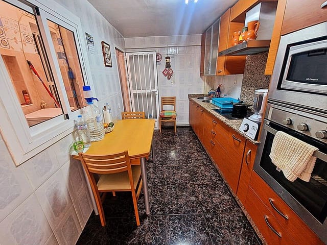 Casa de 4 habitaciones en Aguilas en venta - 125.000 € (Ref: 8923751)