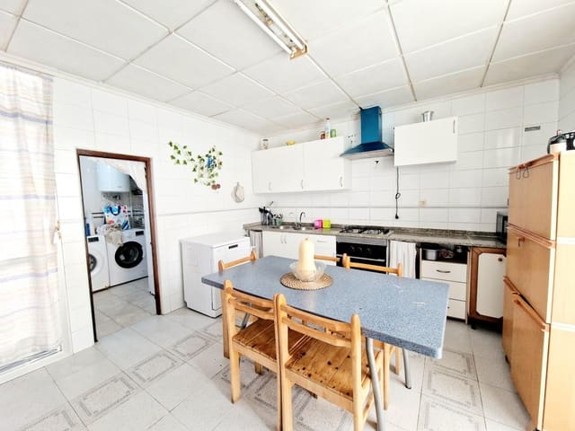 5 bedroom Villa for sale in Aguilas with garage - € 155,000 (Ref: 9622732)