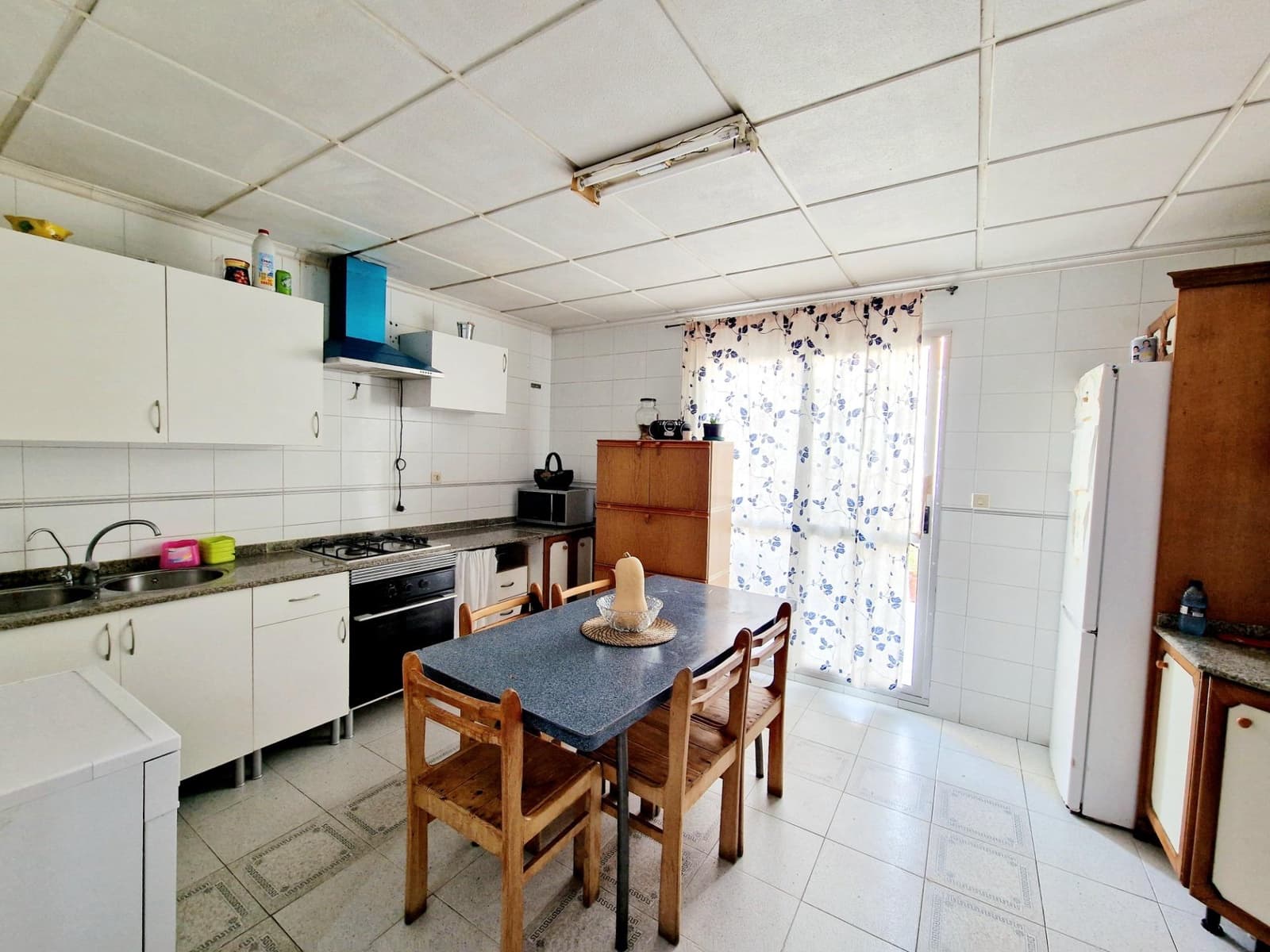 5 bedroom Villa for sale in Aguilas with garage - € 155,000 (Ref: 9622732)