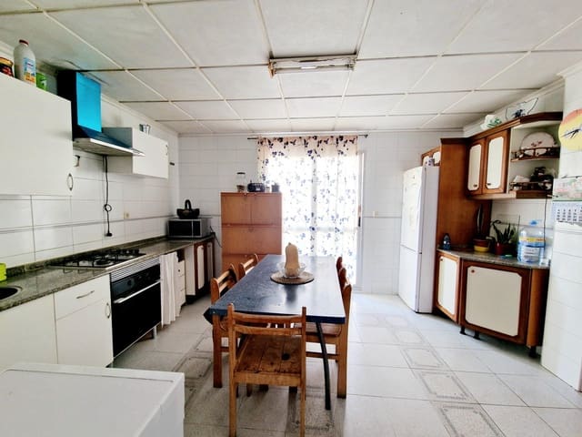 5 bedroom Villa for sale in Aguilas with garage - € 155,000 (Ref: 9622732)