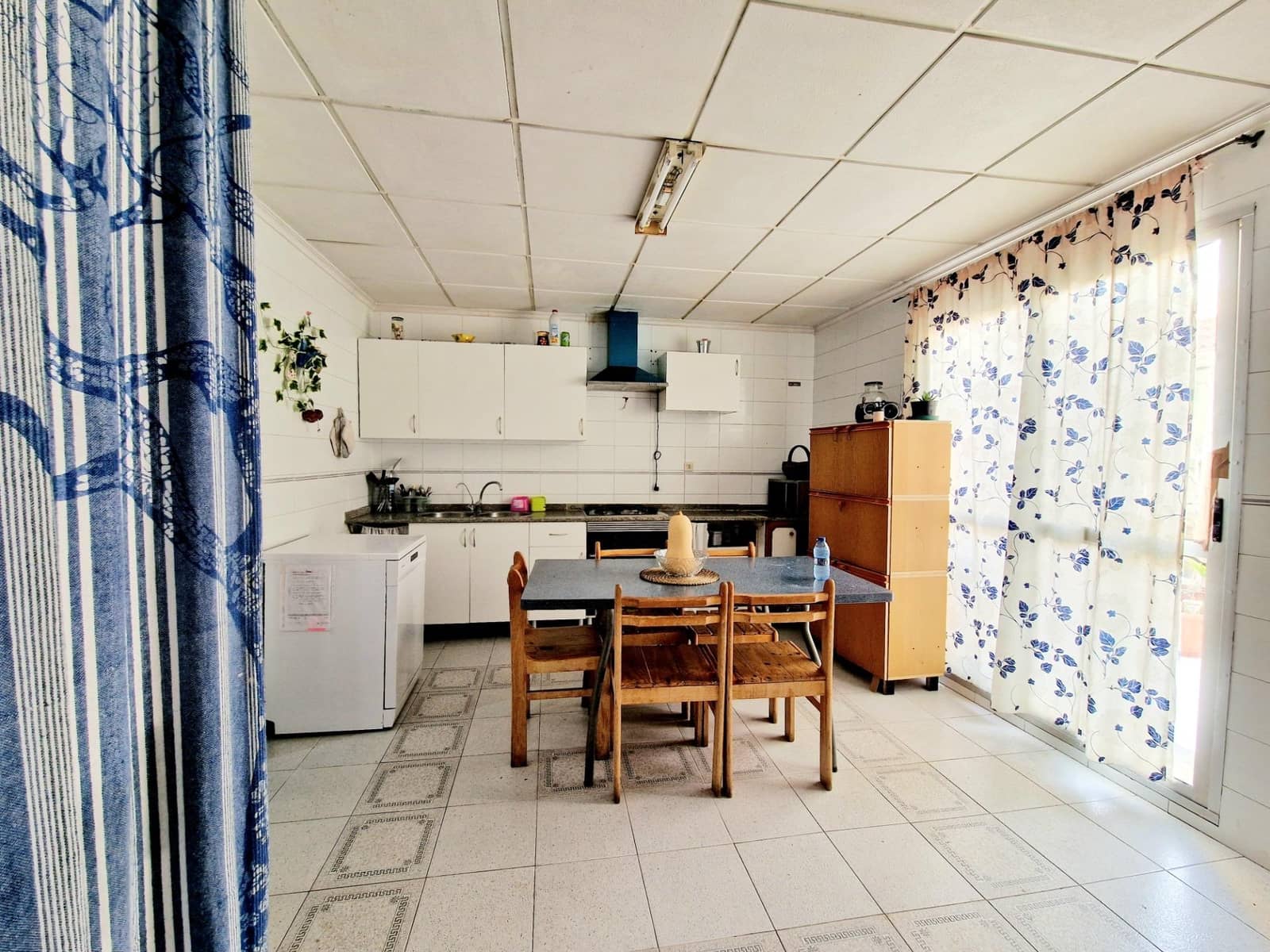 5 bedroom Villa for sale in Aguilas with garage - € 155,000 (Ref: 9622732)