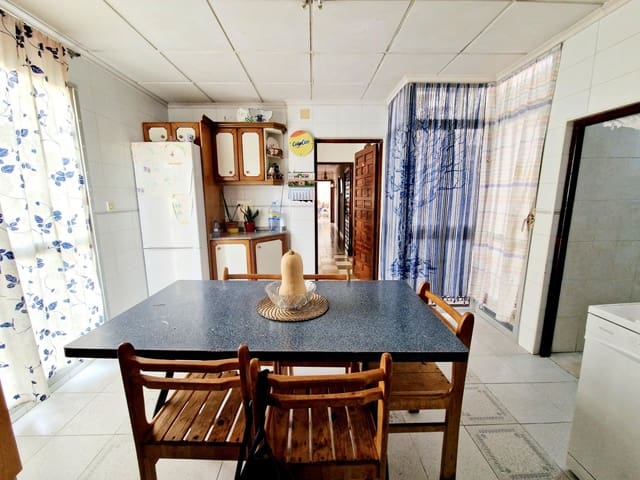 5 bedroom Villa for sale in Aguilas with garage - € 155,000 (Ref: 9622732)