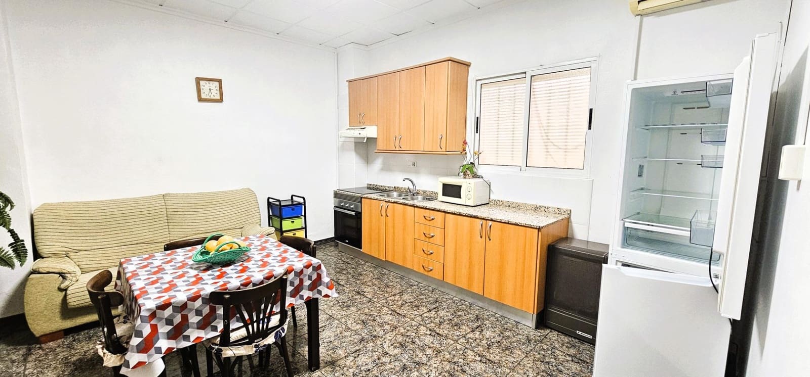 4 bedroom Villa for sale in Aguilas - € 175,000 (Ref: 9712109)