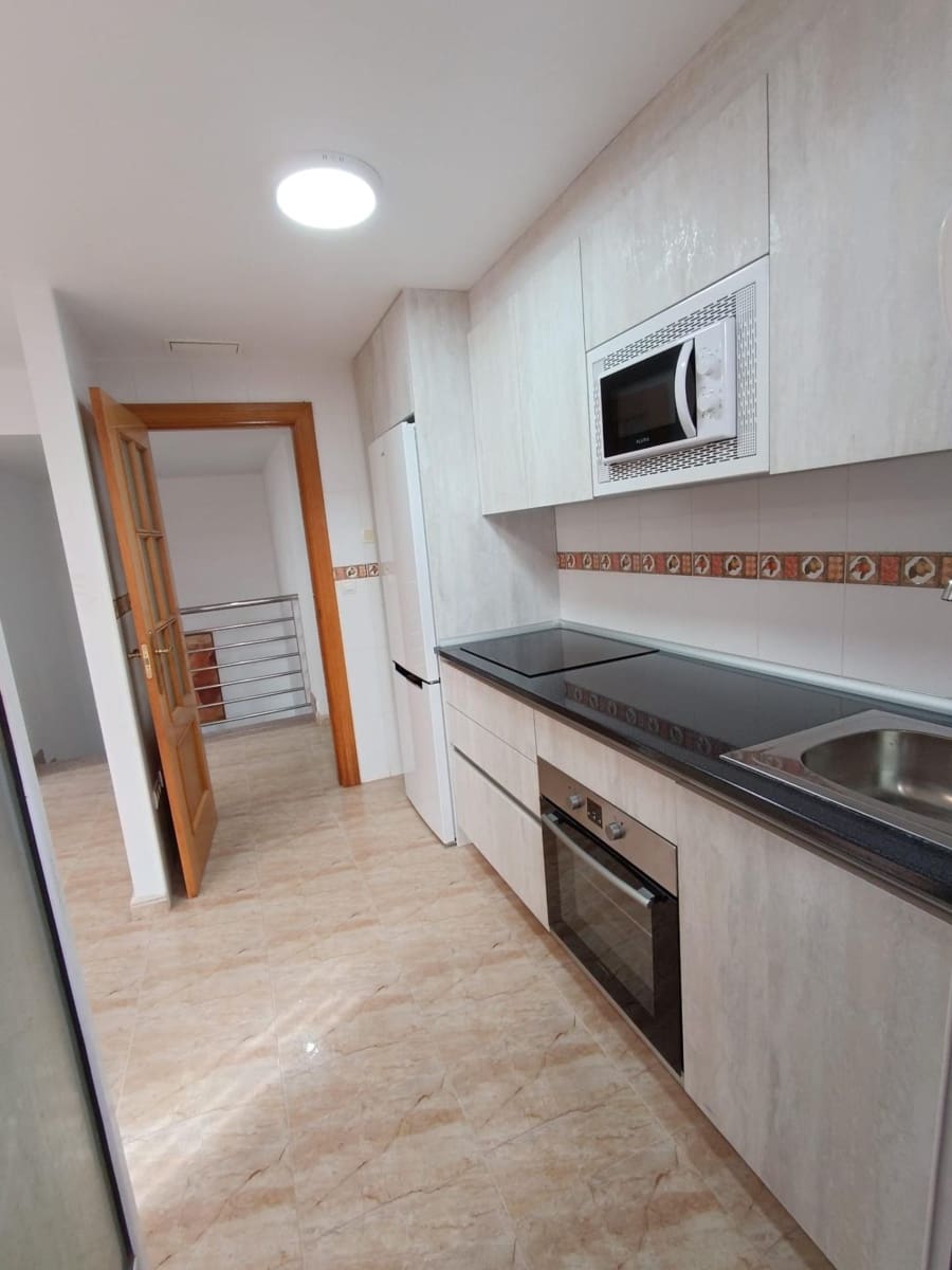 4 bedroom Apartment for sale in Aguilas - € 139,000 (Ref: 9922402)