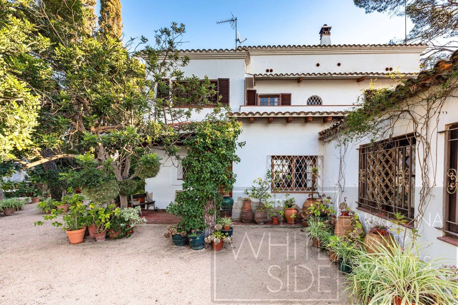 6 bedroom Villa for sale in Lloret de Mar with pool garage - € 3,500,000 (Ref: 9357090)