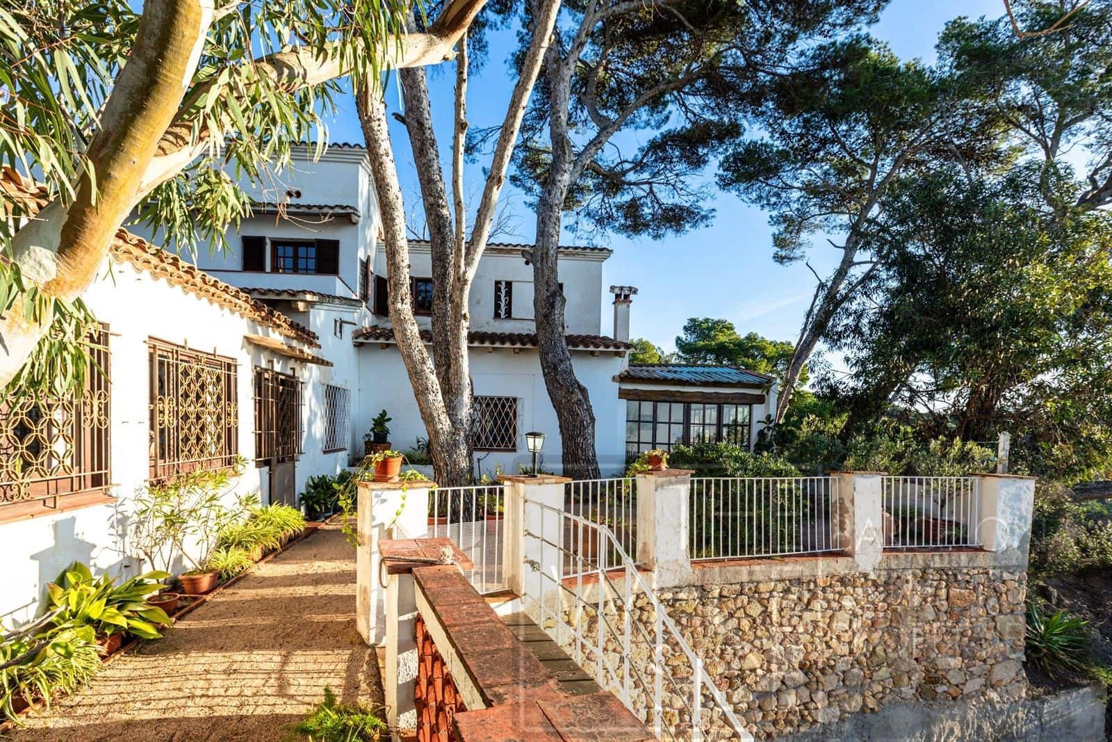 6 bedroom Villa for sale in Lloret de Mar with pool garage - € 3,500,000 (Ref: 9357090)