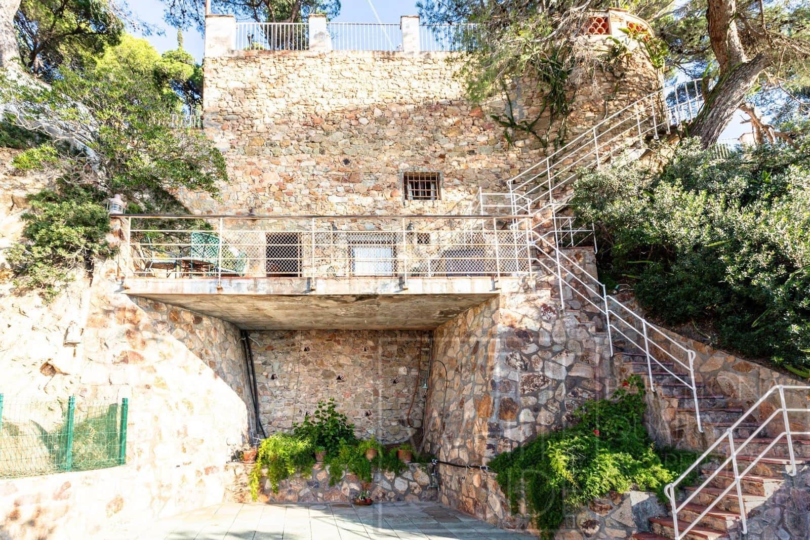 6 bedroom Villa for sale in Lloret de Mar with pool garage - € 3,500,000 (Ref: 9357090)