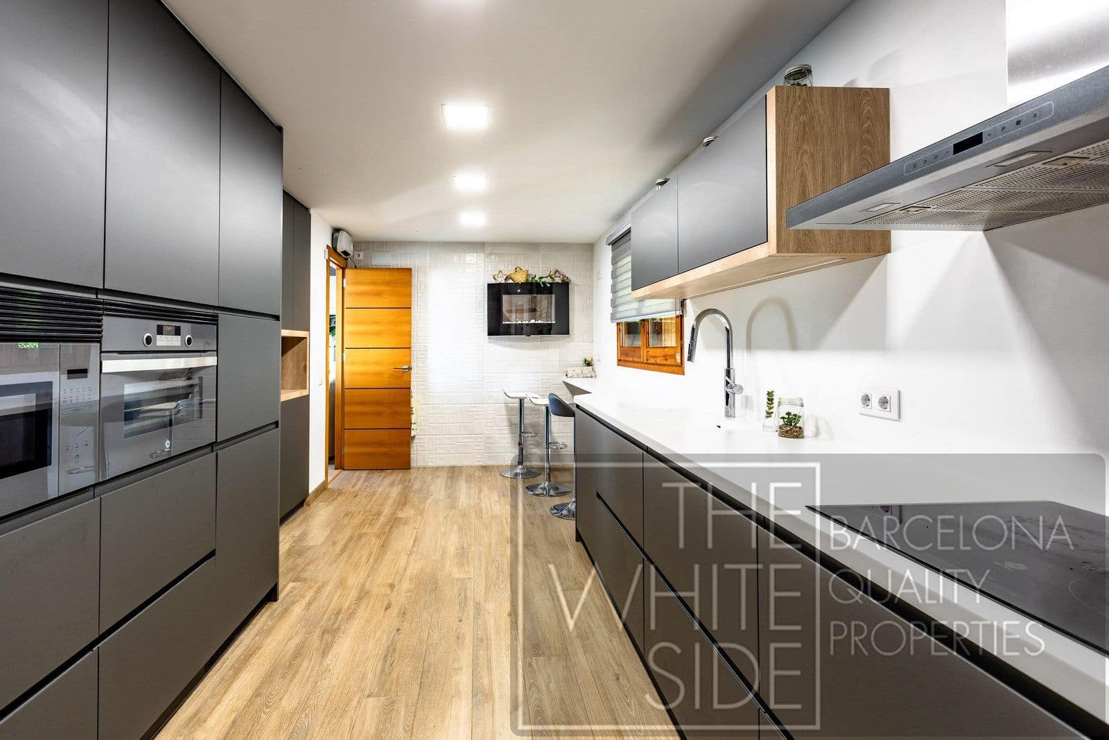 4 soveværelse Villa til salg i Palleja med swimmingpool garage - € 860.000 (Ref: 9358930)