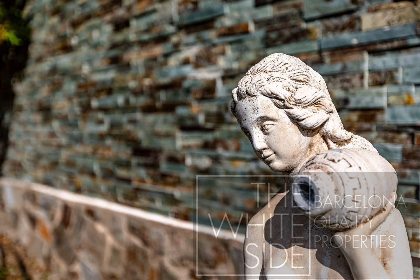 4 soveværelse Villa til salg i Palleja med swimmingpool garage - € 860.000 (Ref: 9358930)