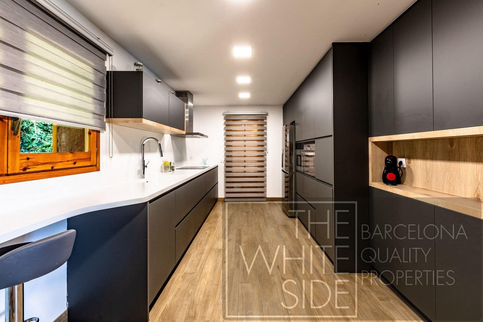 4 soveværelse Villa til salg i Palleja med swimmingpool garage - € 860.000 (Ref: 9358930)