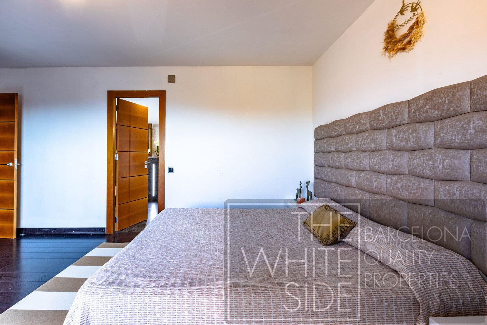 4 soveværelse Villa til salg i Palleja med swimmingpool garage - € 860.000 (Ref: 9358930)