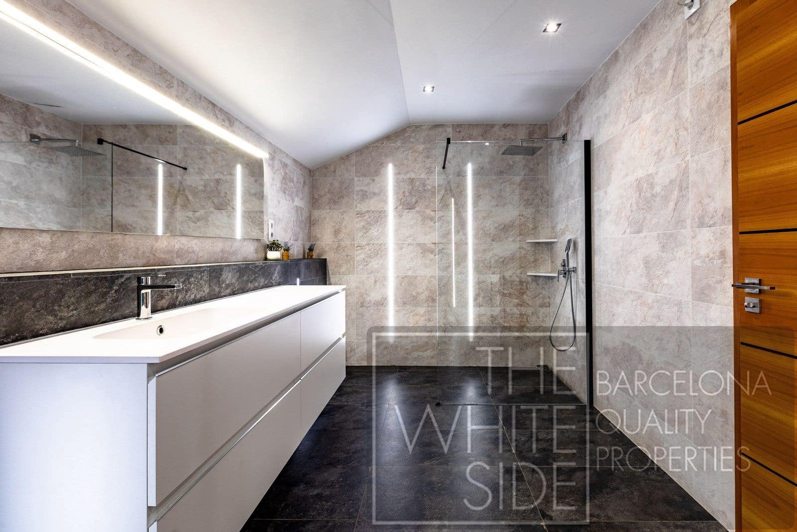 4 soveværelse Villa til salg i Palleja med swimmingpool garage - € 860.000 (Ref: 9358930)