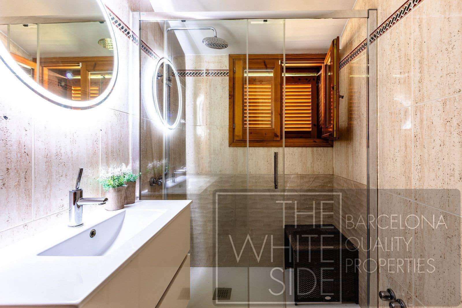 4 soveværelse Villa til salg i Palleja med swimmingpool garage - € 860.000 (Ref: 9358930)