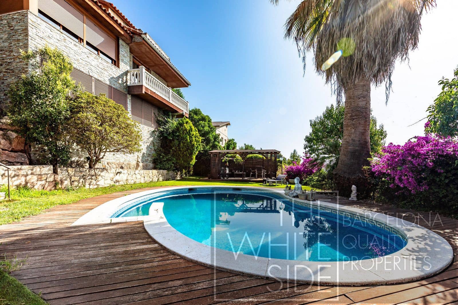 4 soveværelse Villa til salg i Palleja med swimmingpool garage - € 860.000 (Ref: 9358930)