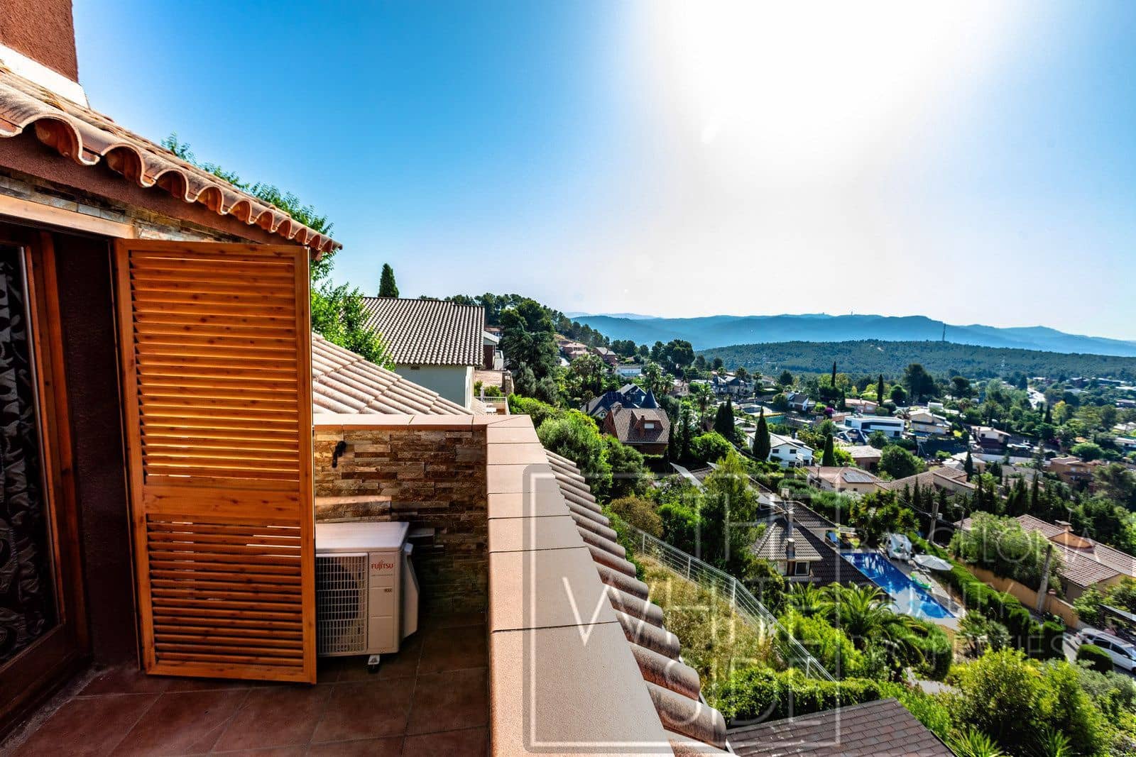 4 soveværelse Villa til salg i Palleja med swimmingpool garage - € 860.000 (Ref: 9358930)