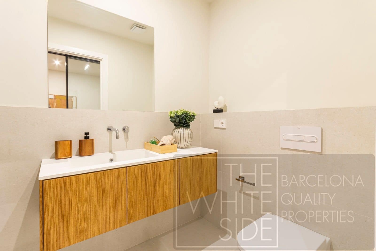 2 soveværelse Lejlighed til salg i Barcelona by - € 900.000 (Ref: 9413724)