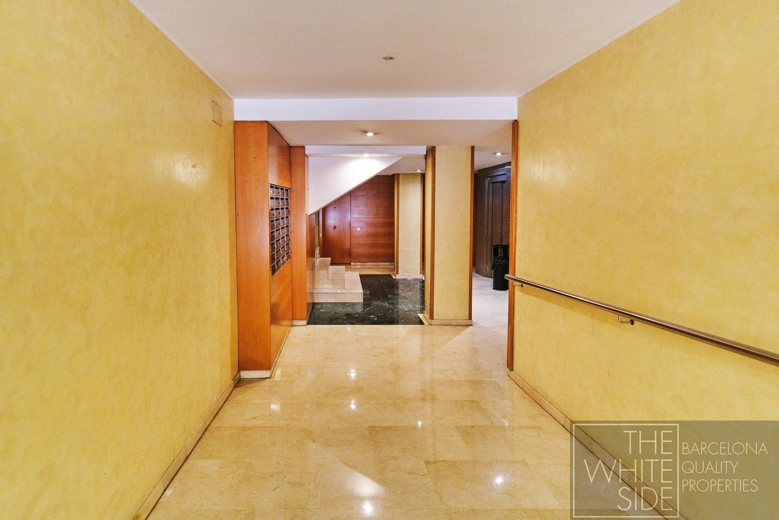 2 soveværelse Lejlighed til salg i Barcelona by med garage - € 420.000 (Ref: 9686180)