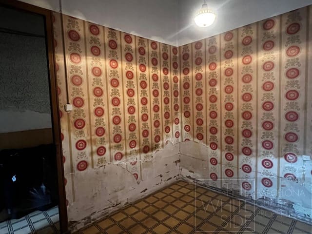2 bedroom Flat for sale in La Nova Esquerra de L'Eixample, Barcelona city - € 245,000 (Ref: 9815651)