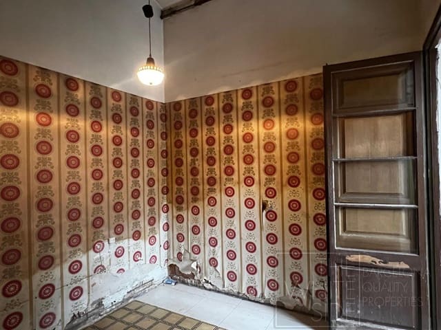2 bedroom Flat for sale in La Nova Esquerra de L'Eixample, Barcelona city - € 245,000 (Ref: 9815651)