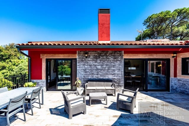 4 bedroom Villa for sale in Taradell with pool garage - € 620,000 (Ref: 9861606)