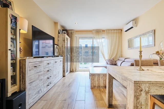 Piso de 3 habitaciones en L'Antiga Esquerra de L'Eixample, Barcelona ciudad en venta - 585.000 € (Ref: 9978399)