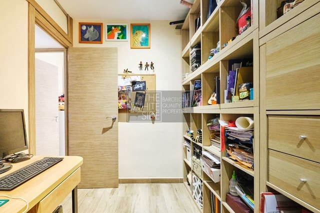 Piso de 3 habitaciones en L'Antiga Esquerra de L'Eixample, Barcelona ciudad en venta - 585.000 € (Ref: 9978399)