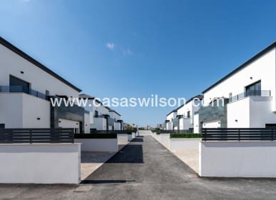 3 soveværelse Byhus til salg i Gran Alacant med swimmingpool - € 410.000 (Ref: 7561917)