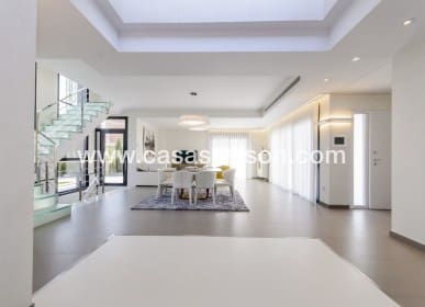 3 sypialnia Willa na sprzedaż w Campoamor z basenem - 1 195 000 € (Ref: 7561933)