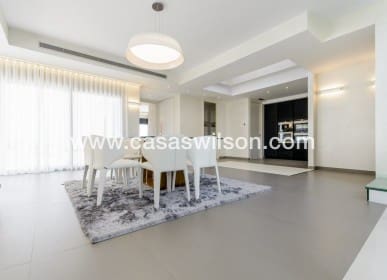 3 sypialnia Willa na sprzedaż w Campoamor z basenem - 1 195 000 € (Ref: 7561933)