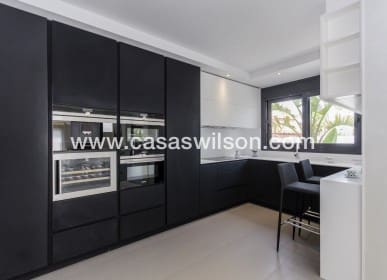 3 sypialnia Willa na sprzedaż w Campoamor z basenem - 1 195 000 € (Ref: 7561933)