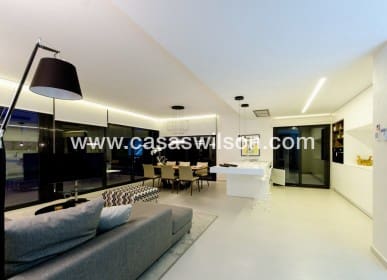 4 sypialnia Willa na sprzedaż w Campoamor z basenem - 1 195 000 € (Ref: 7561934)