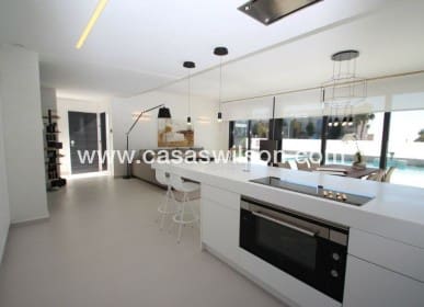 4 sypialnia Willa na sprzedaż w Campoamor z basenem - 1 195 000 € (Ref: 7561934)