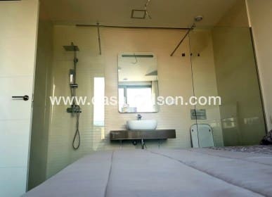 1 soverom Leilighet til salgs i Cala de Finestrat med svømmebasseng - € 275 000 (Ref: 7561941)