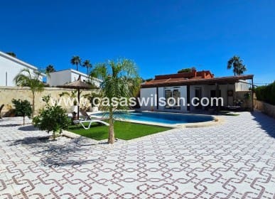 Chalet de 4 habitaciones en Ciudad Quesada en venta con piscina garaje - 595.000 € (Ref: 8675356)