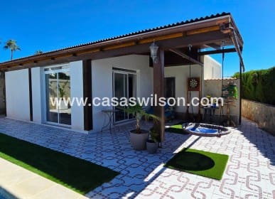 Chalet de 4 habitaciones en Ciudad Quesada en venta con piscina garaje - 595.000 € (Ref: 8675356)