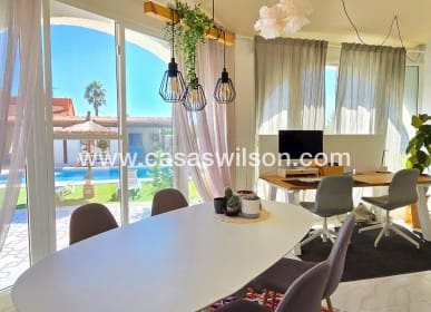 Chalet de 4 habitaciones en Ciudad Quesada en venta con piscina garaje - 595.000 € (Ref: 8675356)