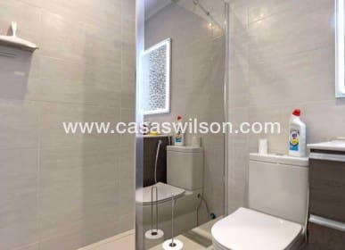 Bungalow de 2 habitaciones en La Zenia, Orihuela en venta - 220.000 € (Ref: 9669121)