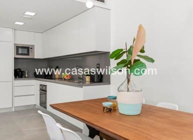 3 quarto Moradia para venda em El Raso com piscina - 445 000 € (Ref: 9730620)