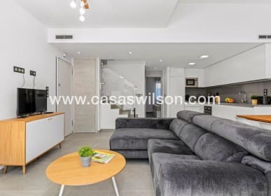3 quarto Moradia para venda em El Raso com piscina - 445 000 € (Ref: 9730620)