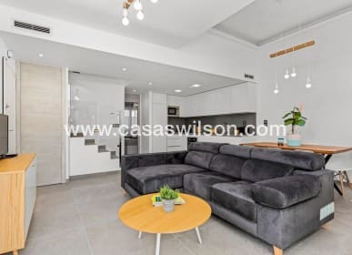 3 quarto Moradia para venda em El Raso com piscina - 445 000 € (Ref: 9730620)