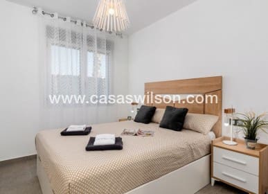 3 quarto Moradia para venda em El Raso com piscina - 445 000 € (Ref: 9730620)