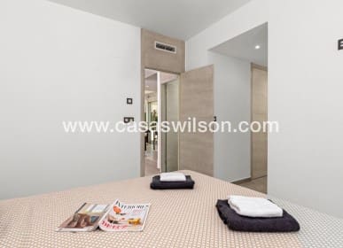 3 quarto Moradia para venda em El Raso com piscina - 445 000 € (Ref: 9730620)