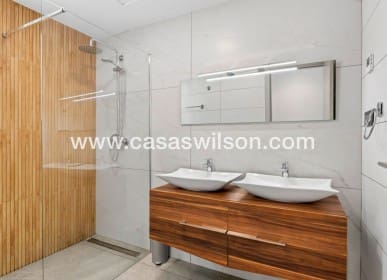 3 quarto Moradia para venda em El Raso com piscina - 445 000 € (Ref: 9730620)