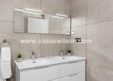 3 quarto Moradia para venda em El Raso com piscina - 445 000 € (Ref: 9730620)