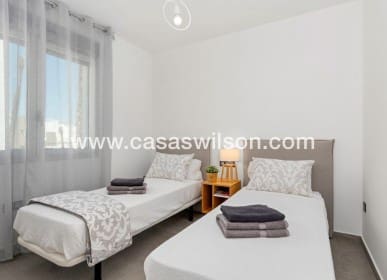 3 quarto Moradia para venda em El Raso com piscina - 445 000 € (Ref: 9730620)