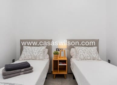 3 quarto Moradia para venda em El Raso com piscina - 445 000 € (Ref: 9730620)