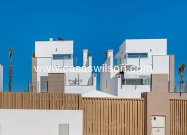 3 quarto Moradia para venda em El Raso com piscina - 445 000 € (Ref: 9730620)