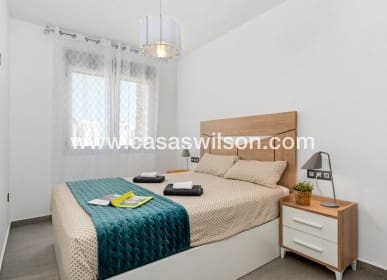 3 quarto Moradia para venda em El Raso com piscina - 445 000 € (Ref: 9730620)