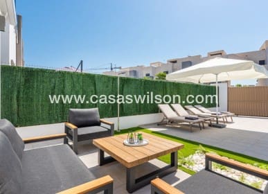 3 quarto Moradia para venda em El Raso com piscina - 445 000 € (Ref: 9730620)