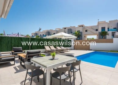 3 quarto Moradia para venda em El Raso com piscina - 445 000 € (Ref: 9730620)